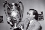 Pinto da Costa_taça dos campeões 1987.jpg